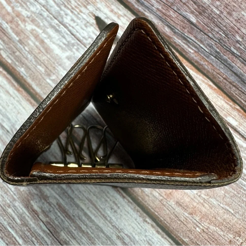 LOUIS VUITTON | Monogram Leather 4 Ring Key Holder - Picture 5 of 13